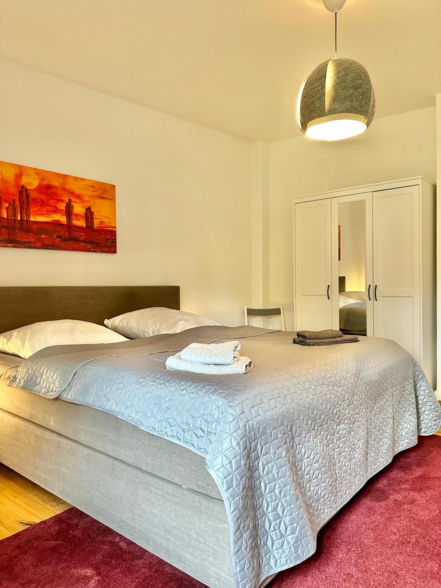 Apartment Modernes City-apartment Mit Blick In Den Park Und 2 Baeder H9 *
