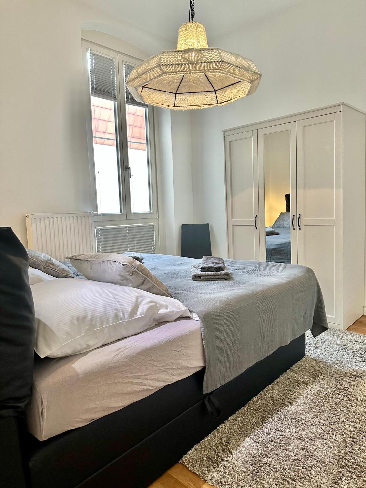 Apartment Modernes City-apartment Mit Blick In Den Park Und 2 Baeder H9