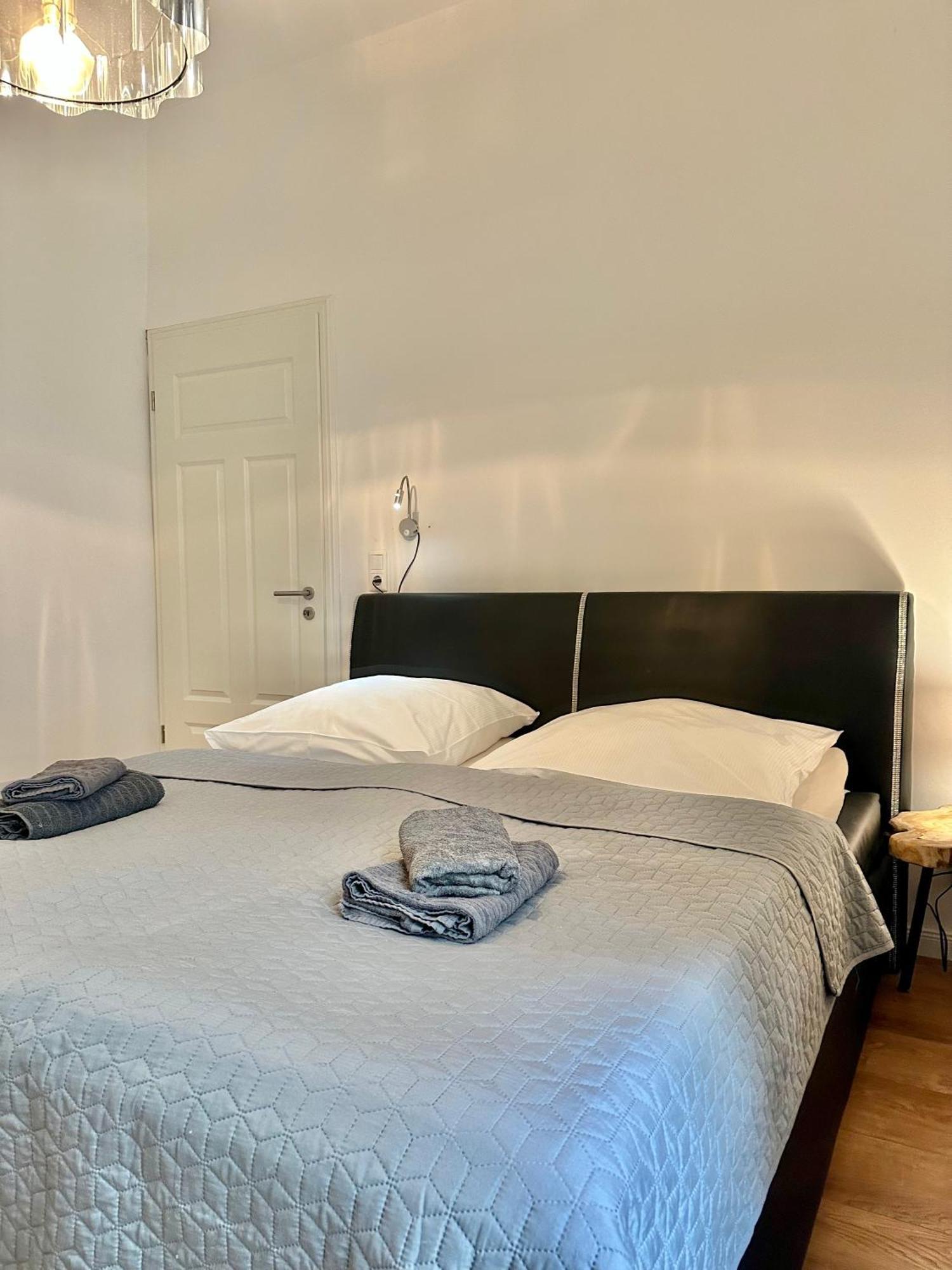 Apartment Modernes City-apartment Mit Blick In Den Park Und 2 Baeder H9