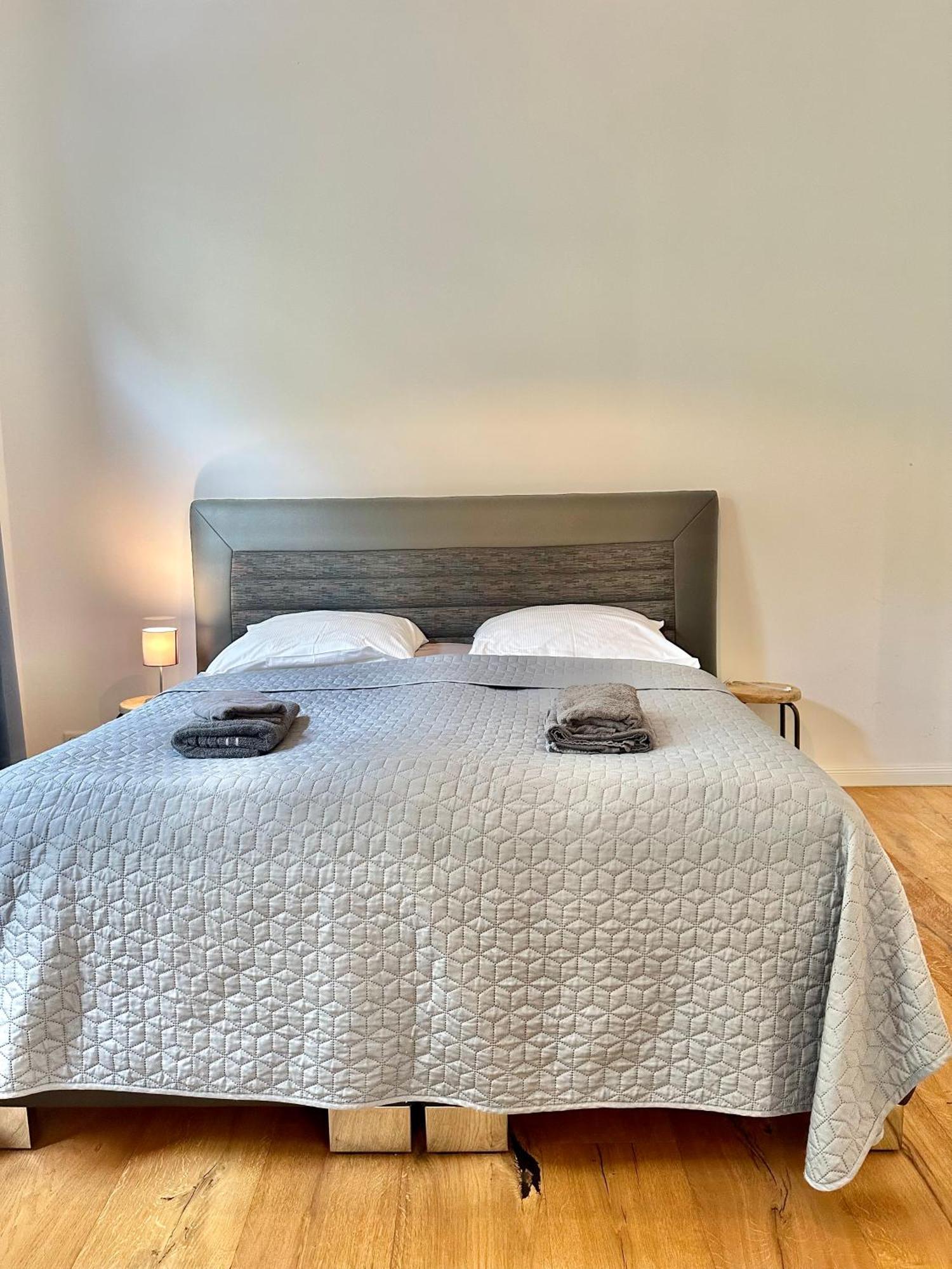 Modernes City-apartment Mit Blick In Den Park Und 2 Baeder H9 Apartment Oldenburg