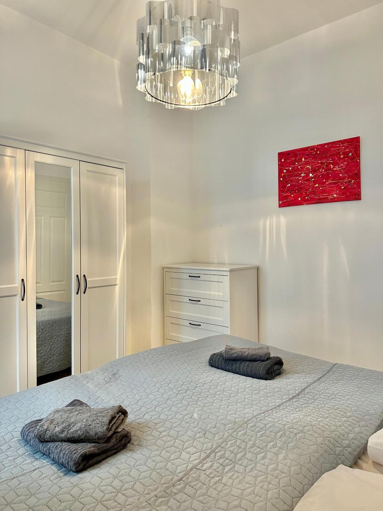 Apartment Modernes City-apartment Mit Blick In Den Park Und 2 Baeder H9 *